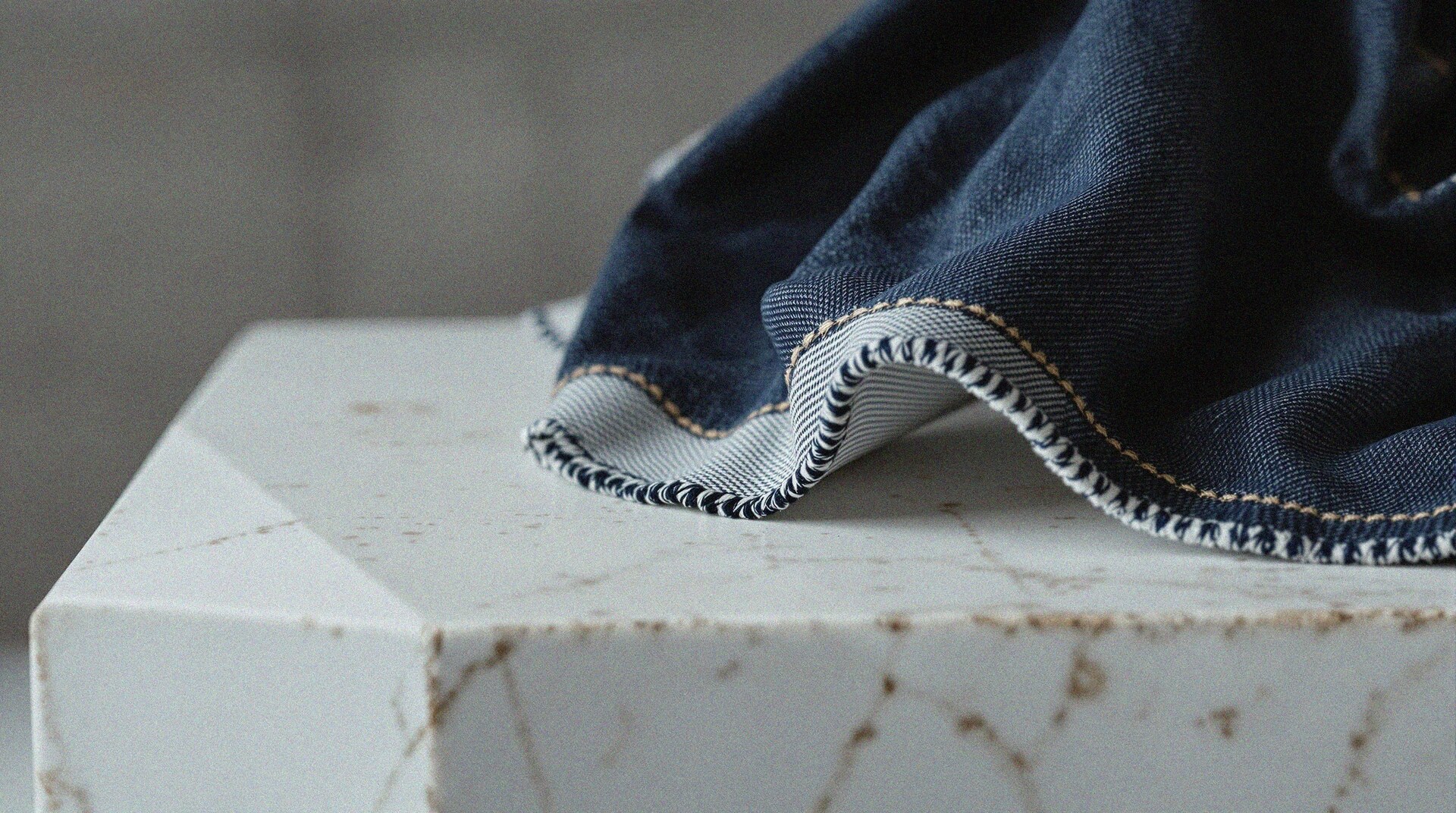 Indigo Rope-Dye vs. Stückfärbung: Warum Jeans so individuell altern