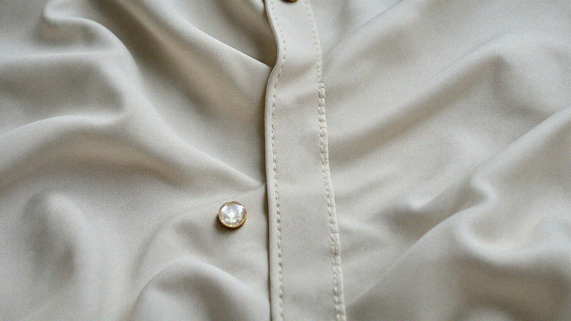 Real Mother-of-Pearl or Plastic? How to Tell at a Glance
